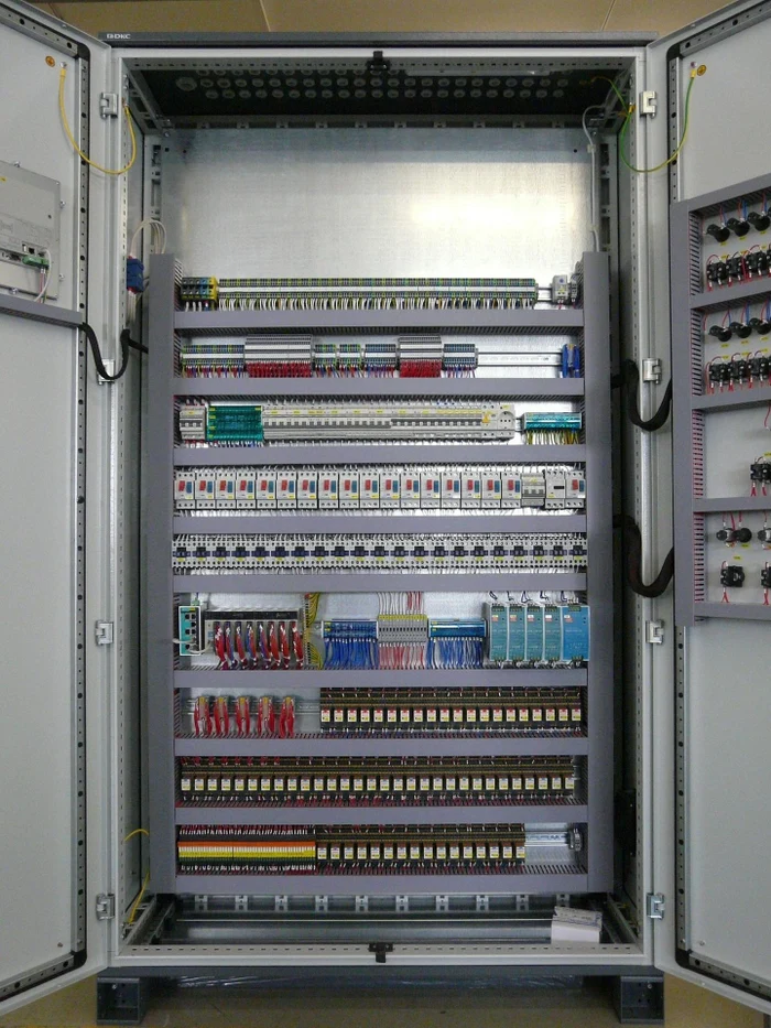 367d3cd3-f3e5-4f6e-9dcc-ae453122884e-c5544e26-e43a-4b0e-a6ea-ad4c092a070f-щитавтоматики.jpg